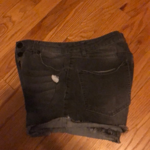 Black distressed jean shorts - Picture 3 of 4